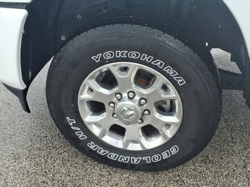 Used 2024 RAM 2500 Laramie AWD/4WD image 18