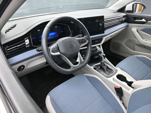 Used 2025 Volkswagen Jetta SE w/ Black Wheel Package image 15