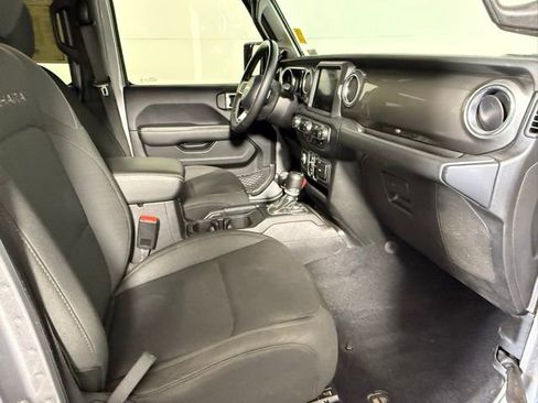 Used 2019 Jeep Wrangler Unlimited Sahara image 57