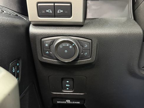 Used 2021 Ford F350 Lariat image 27