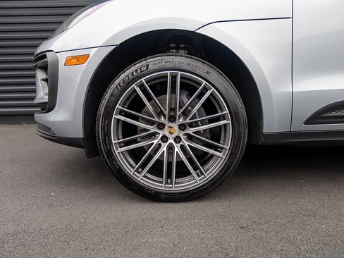 Certified 2026 Porsche Macan AWD/4WD image 24