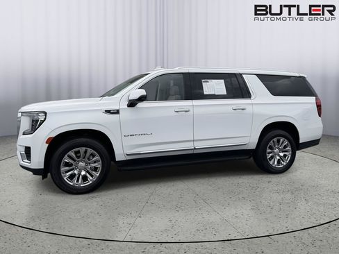 Used 2024 GMC Yukon XL Denali RWD image 3