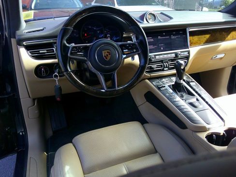 Used 2019 Porsche Macan AWD/4WD image 57