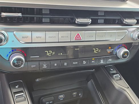 New 2025 Kia Telluride S image 28