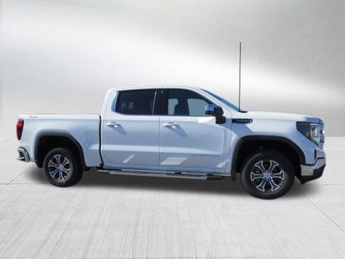 New 2026 GMC Sierra 1500 SLE image 2