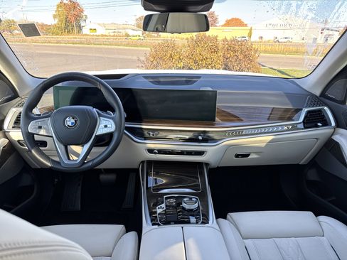 Used 2024 BMW X7 xDrive40i w/ Executive Package image 9