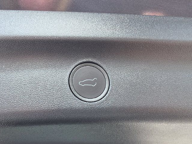 Used 2025 Tesla Model Y Long Range AWD/4WD image 41
