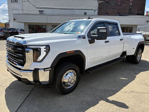 Used 2024 GMC Sierra 3500 Pro AWD/4WD image 2