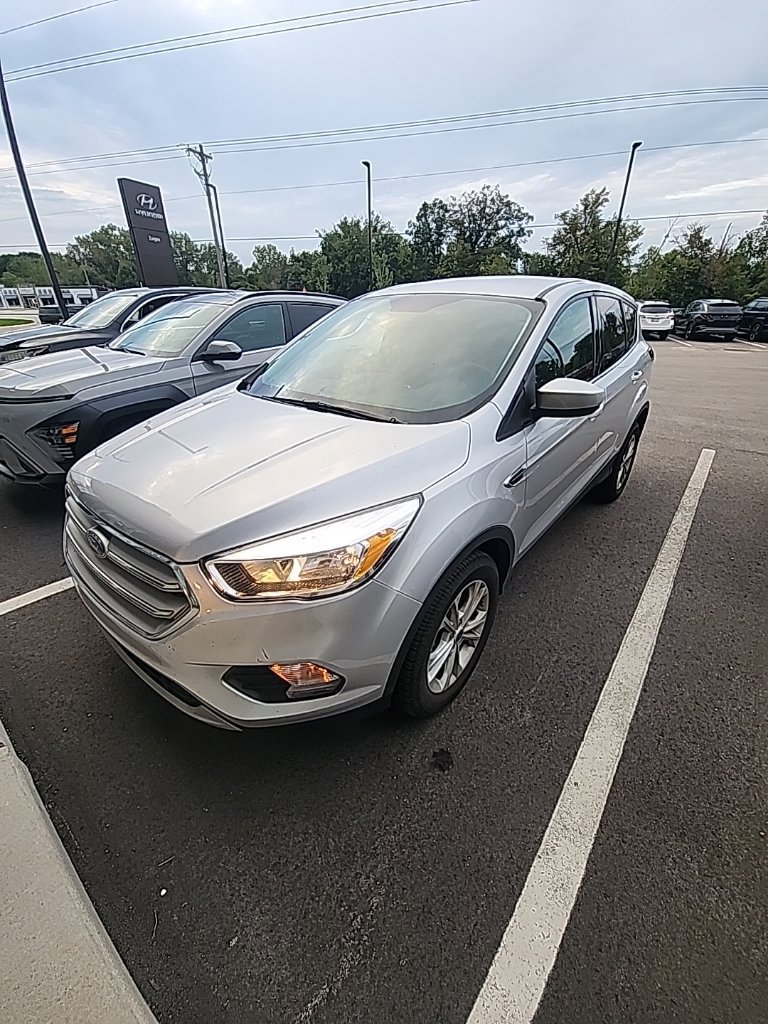 Used 2019 Ford Escape SE AWD/4WD image 1