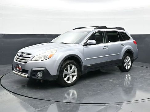 Used 2014 Subaru Outback 2.5i Limited w/ Moonroof Package image 3