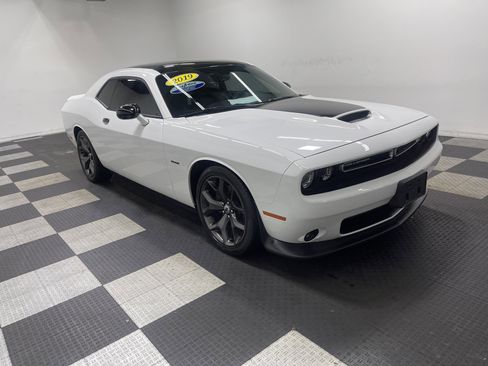 Used 2019 Dodge Challenger R/T image 6