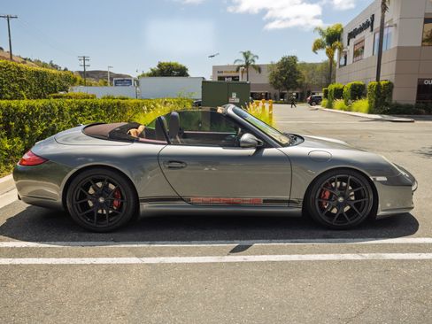 Used 2011 Porsche 911 Carrera RWD image 4
