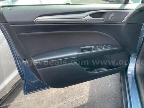 Used 2019 Ford Fusion SE FWD image 13