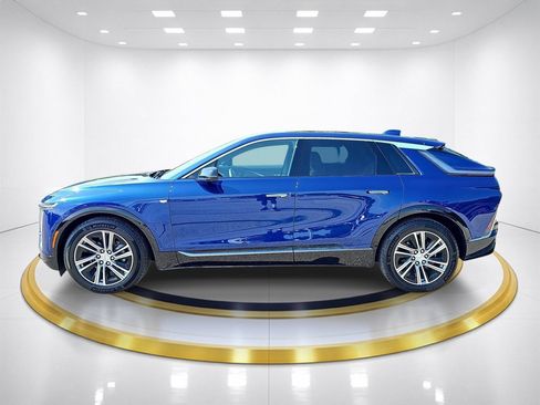 Certified 2024 Cadillac Lyriq Luxury AWD/4WD image 8