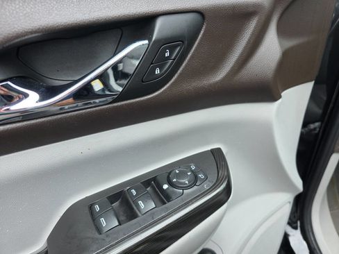 Used 2019 GMC Acadia SLT image 11