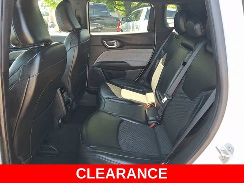 Used 2024 Jeep Compass Latitude AWD/4WD image 10