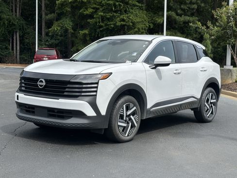 Used 2025 Nissan Kicks SV FWD image 5