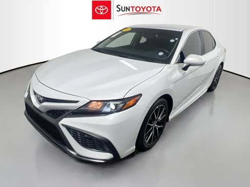 Used 2022 Toyota Camry SE image 9