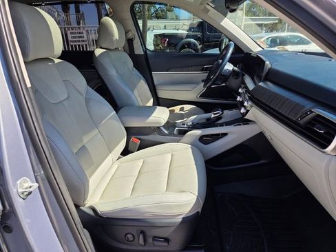 Used 2023 Kia Telluride EX w/ EX Captain's Chair Package image 18