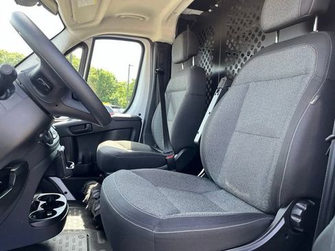 Used 2025 RAM ProMaster 2500 w/ U-Haul Equipment Group FWD image 17