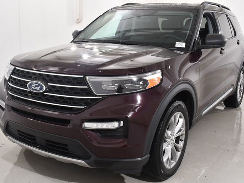 Used 2023 Ford Explorer XLT w/ Equipment Group 202A AWD/4WD image 2