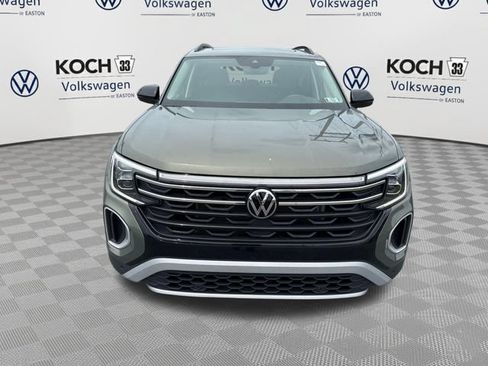 Used 2024 Volkswagen Atlas Peak Edition SE AWD/4WD image 2