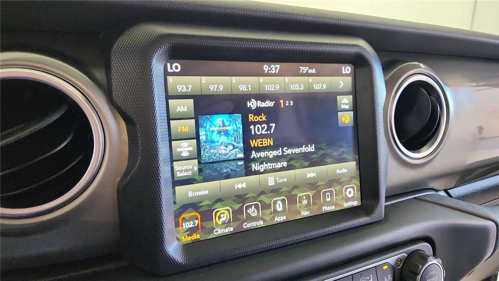 Used 2023 Jeep Gladiator Overland w/ Cold Weather Group AWD/4WD image 28