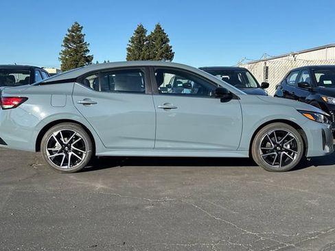 New 2025 Nissan Sentra SR image 3
