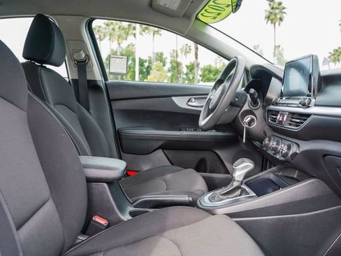 Certified 2022 Kia Forte LXS image 17