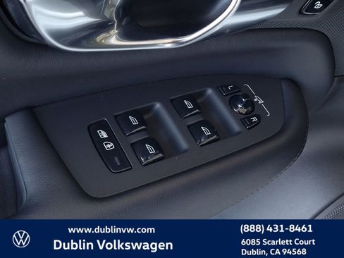 Used 2023 Volvo XC90 T8 Plus image 11