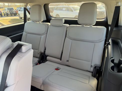 New 2025 Ford Expedition Max Platinum w/ Driver's Package image 48