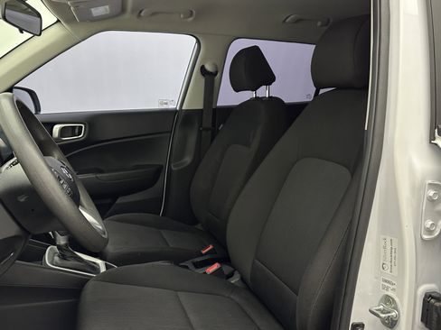 Used 2021 Hyundai Venue SE image 12