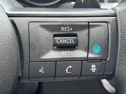 Used 2024 Nissan Rogue SV AWD/4WD image 19