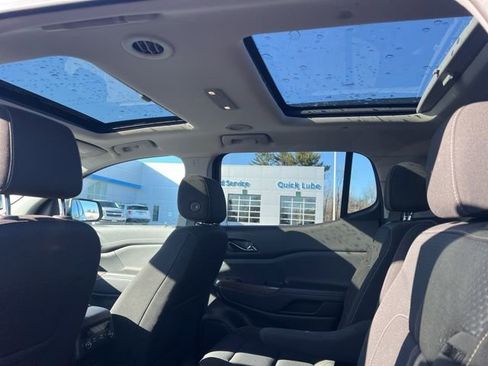 Used 2023 GMC Acadia SLE w/ Driver Convenience Package image 29