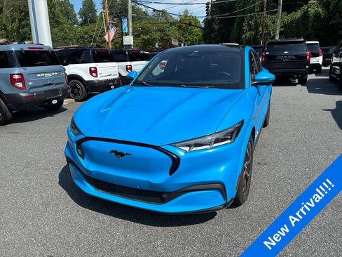 Used 2021 Ford Mustang Mach-E Premium w/ Equipment Group 301A AWD/4WD image 4