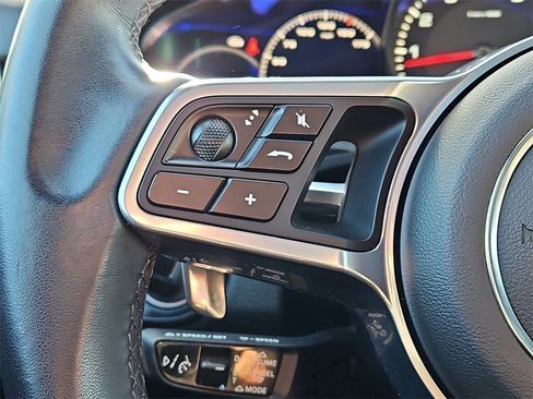 Certified 2023 Porsche Cayenne Platinum Edition image 31