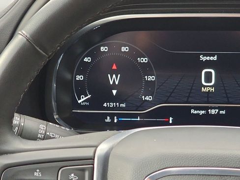 Used 2024 GMC Yukon XL SLE image 13