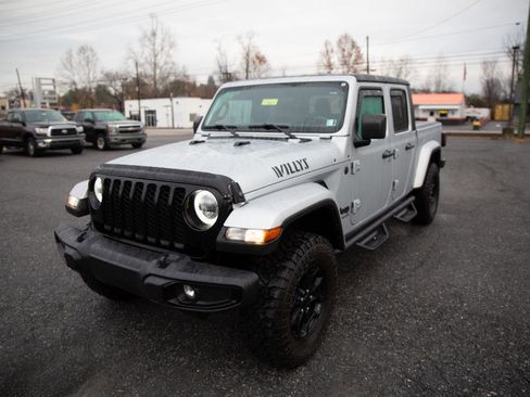 Used 2022 Jeep Gladiator Willys image 8
