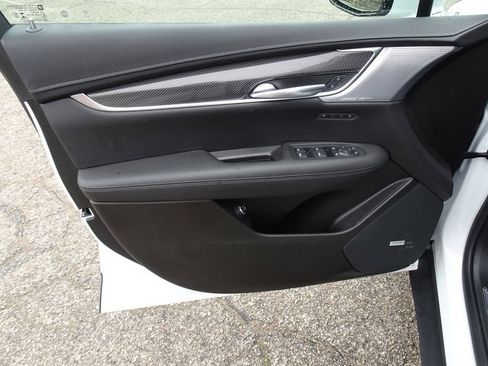 Certified 2023 Cadillac XT5 Sportv w/ Technology Package AWD/4WD image 12