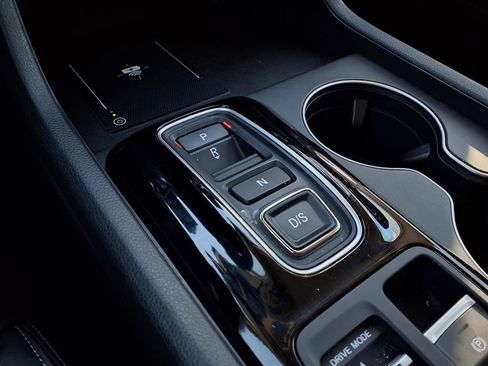 Used 2025 Honda Pilot EX-L image 18