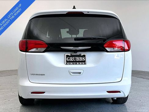 Used 2023 Chrysler Voyager LX FWD image 5