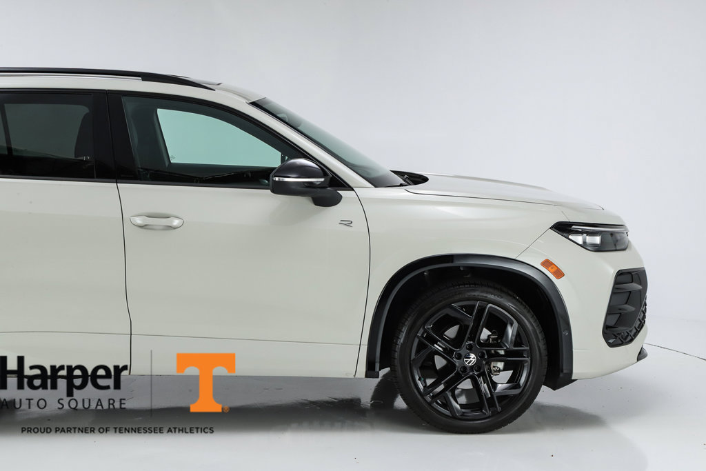Used 2025 Volkswagen Tiguan SE R-Line FWD image 51