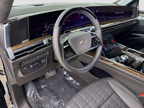 Used 2025 Cadillac Escalade Sport Platinum w/ LPO, ONYX Package image 9