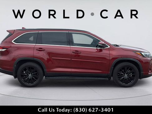 Used 2019 Toyota Highlander SE FWD image 3
