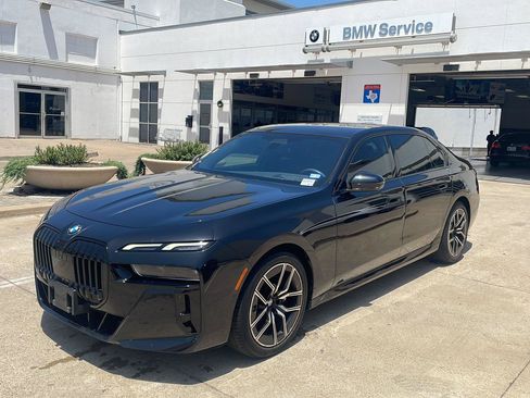 Used 2023 BMW 740i RWD image 1