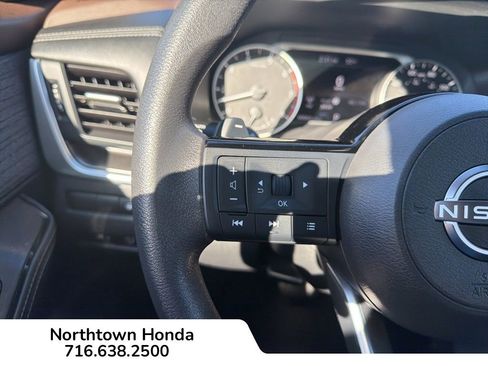 Used 2023 Nissan Rogue SV image 15