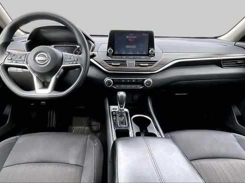 Used 2024 Nissan Altima 2.5 SV FWD image 16