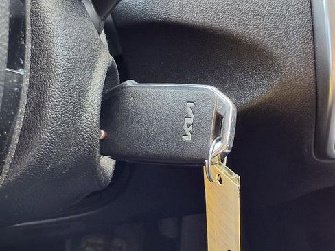 Used 2022 Kia Sorento LX image 11