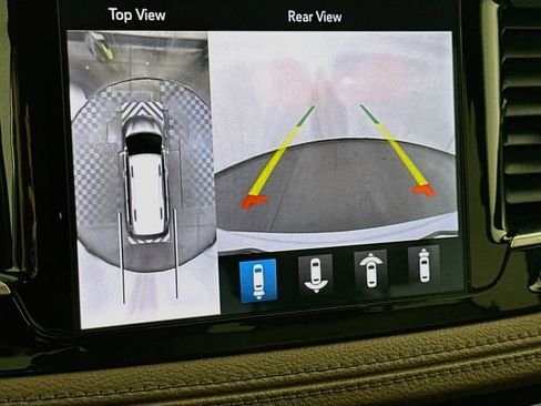 Used 2020 Chrysler Pacifica Limited w/ Tire & Wheel Group FWD image 23