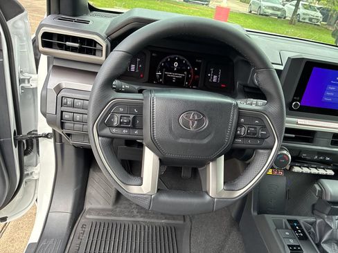 New 2026 Toyota 4Runner SR5 AWD/4WD image 21
